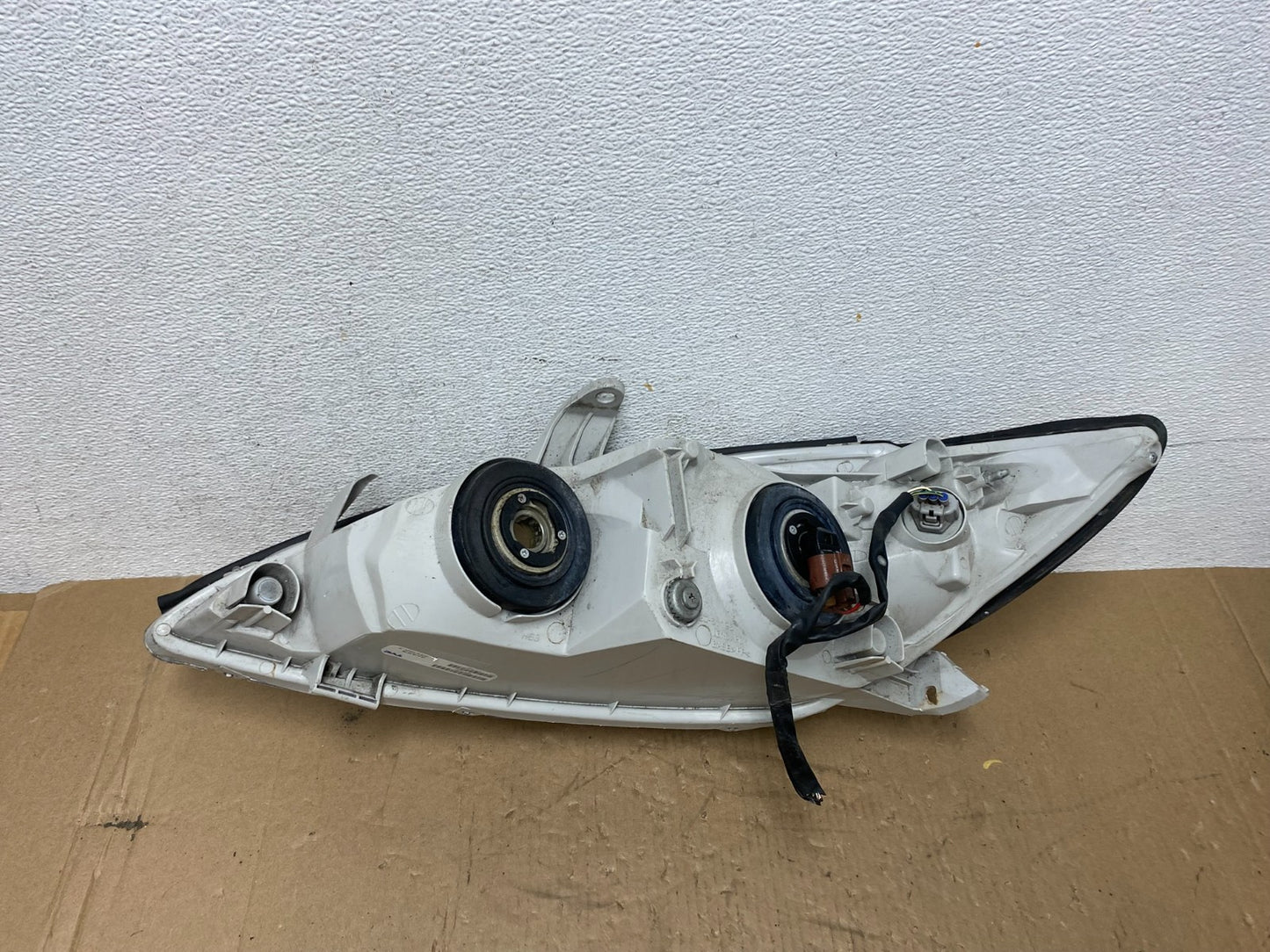 2002 to 2004 Toyota Camry Halogen Headlight Right Passenger Rh AD7803 DW7