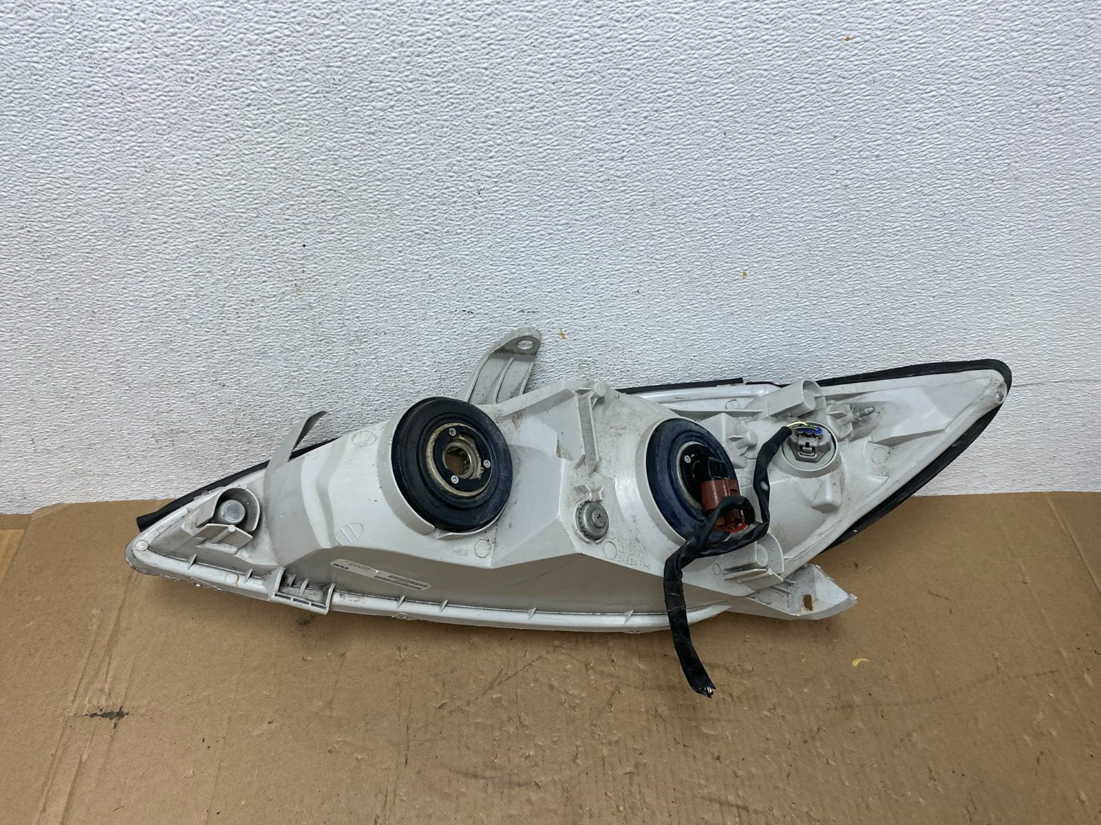 2002 to 2004 Toyota Camry Halogen Headlight Right Passenger Rh AD7803 DW7