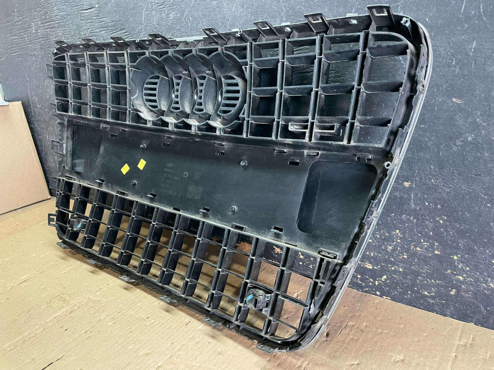 2010 to 2015 Audi Q7 Front Upper Grill Grille  OEM AA8926 DG7
