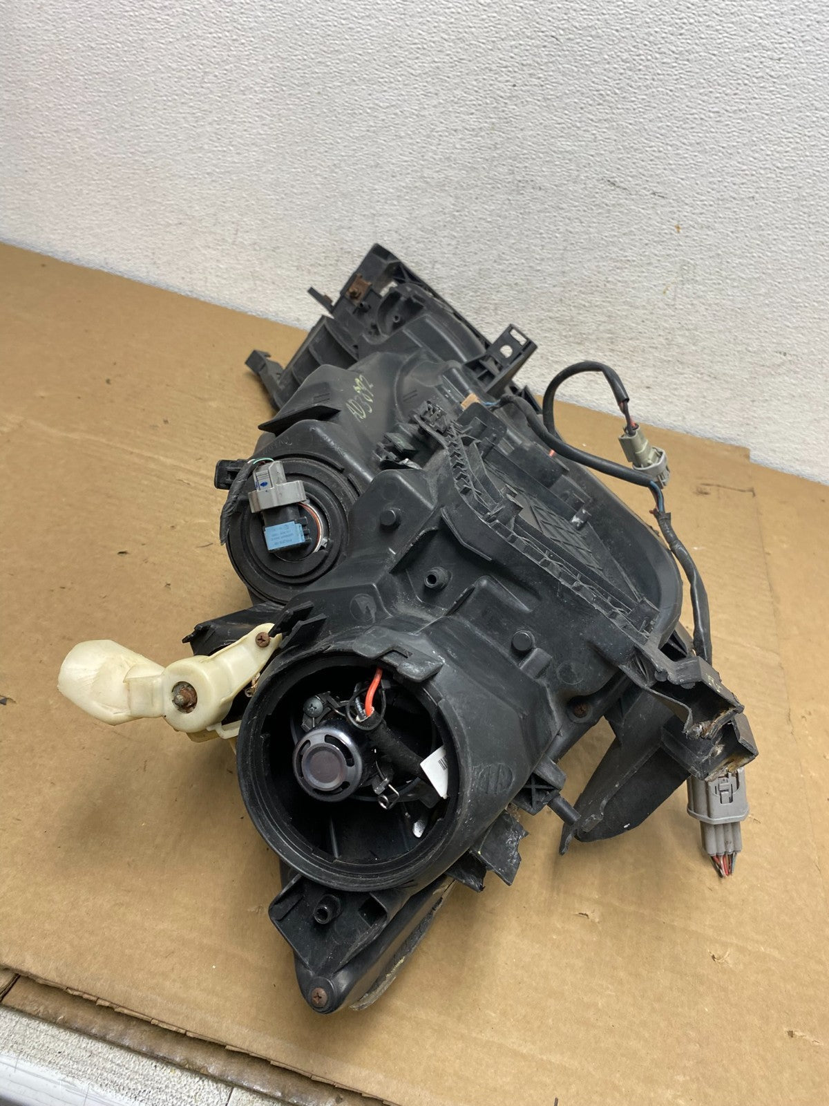 2009 - 2010 Mazda 6 Left Driver LH Side Halogen Headlight AD3892 DW8