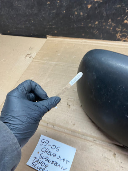 1999 to 2006 Chevrolet Tahoe Suburban Right Passenger Door Mirror OEM V2704 DG8