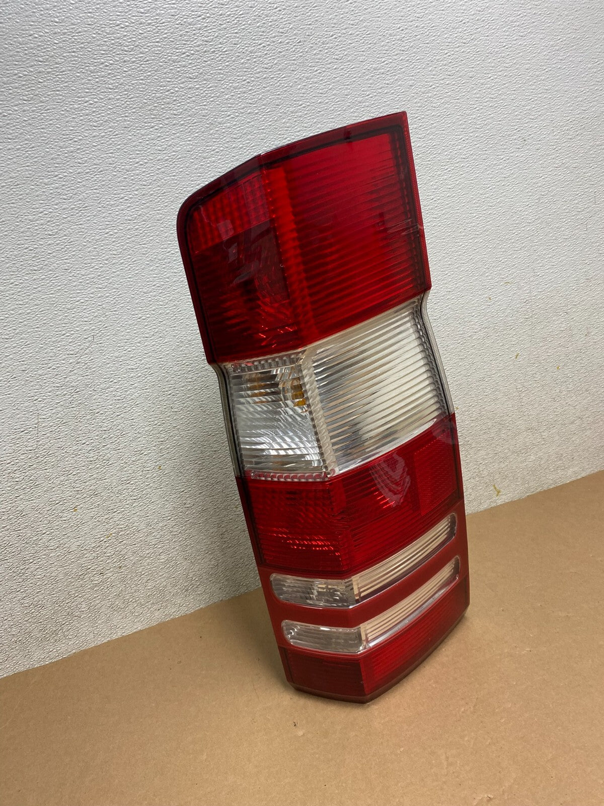 2010-2018 Mercedes Sprinter Right Passenger Rh Tail Light O7581 DW2