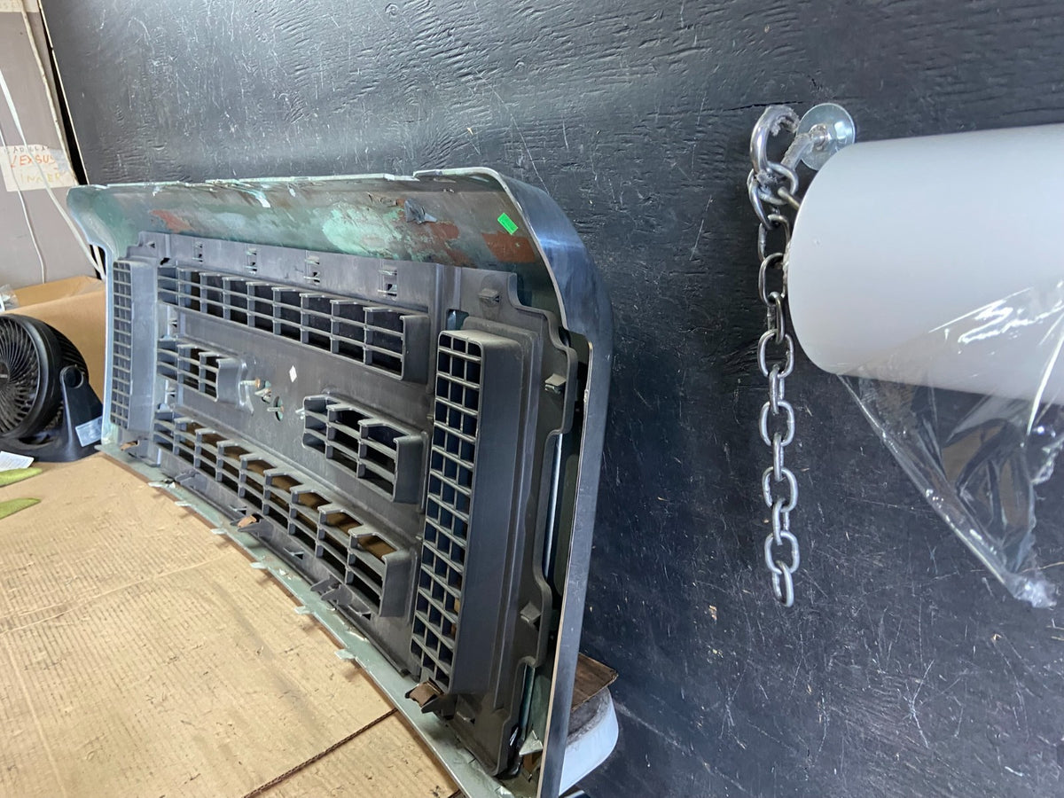 2008 to 2014 Ford Econoline E150 E250 Front Upper Chrome Grill Grille R2098 DG6