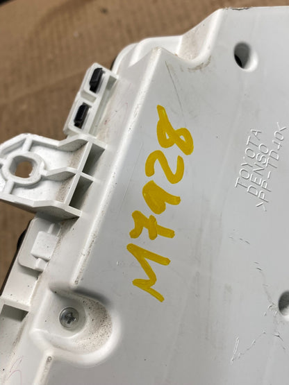 2005 to 2010 Toyota Avalon Cluster Speedometer M7928 PS7