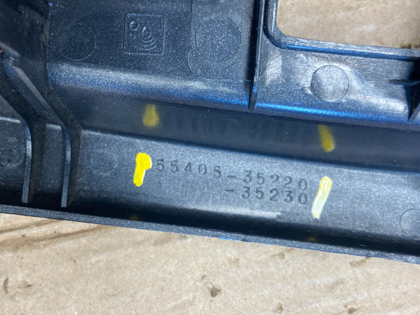 1998 to 2002 Toyota 4Runner Center Dash Radio Trim Bezel Vents AE4081 DG8