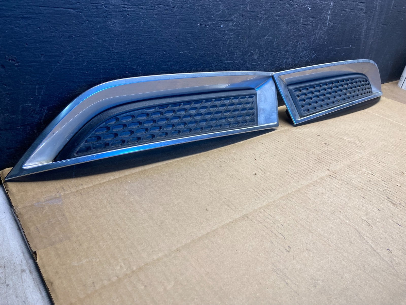 2013 to 2016 GMC Acadia Right+Left Set Upper Bumper Grille Cover ad5039 DG2