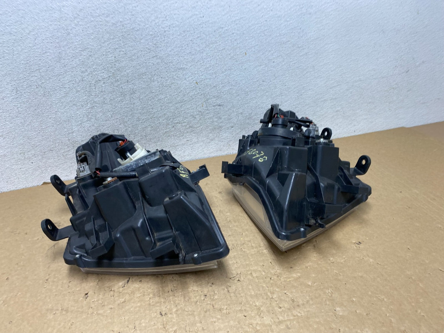 2005 2006 2007 Nissan Pathfinder Halogen Headlights Left+Right AF8078 DW10