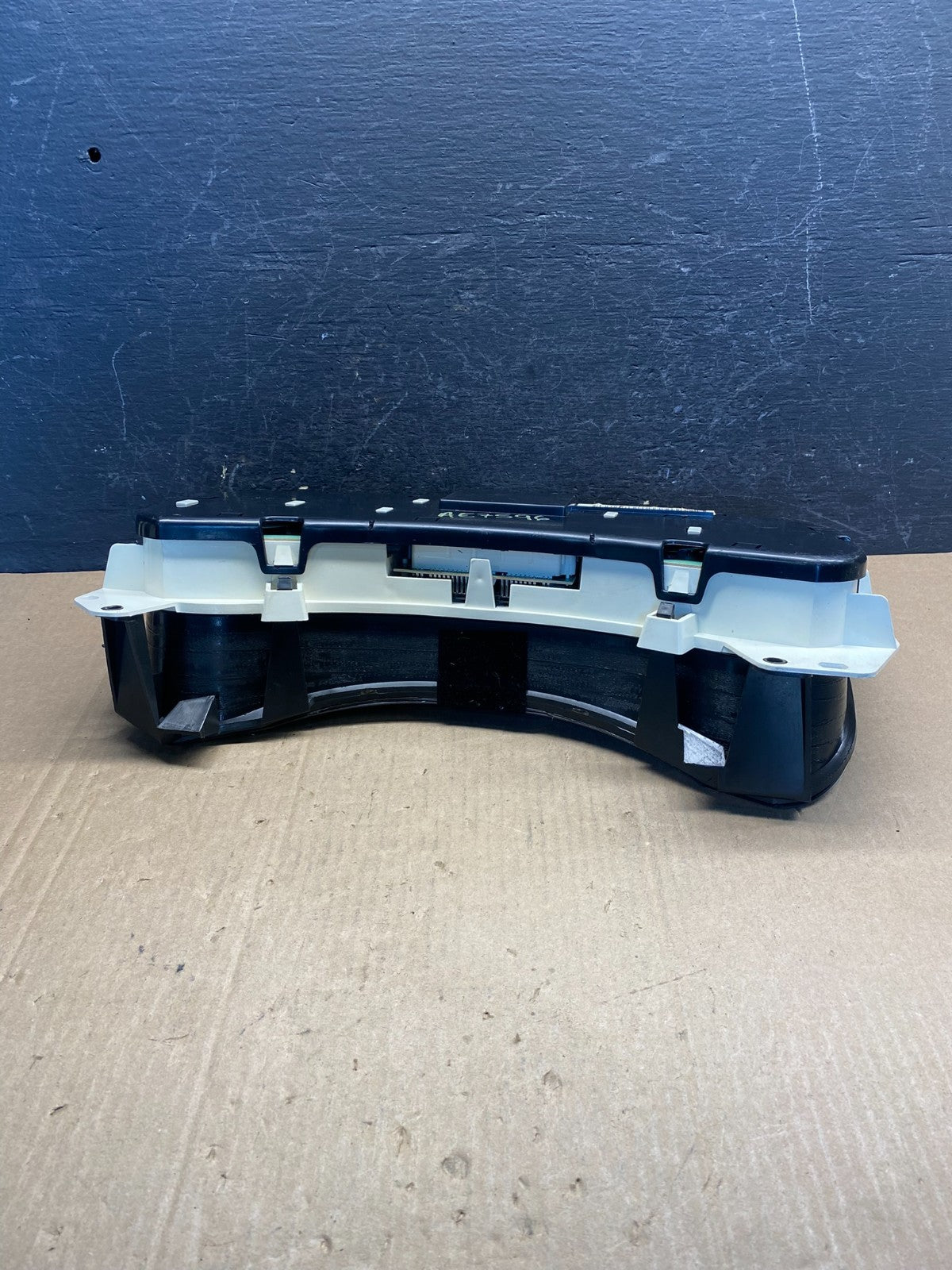 2002 GMC Yukon Speedometer Cluster Gauge AE7596 DG4