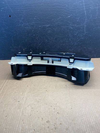 2002 GMC Yukon Speedometer Cluster Gauge AE7596 DG4