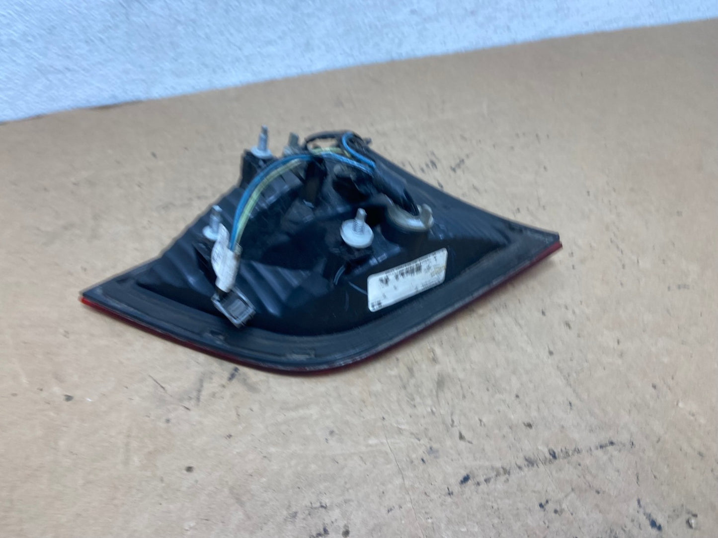 2009-2014 Volkswagen Routan Right Passenger Rh Side Inner Tail Light AD5153 LK4