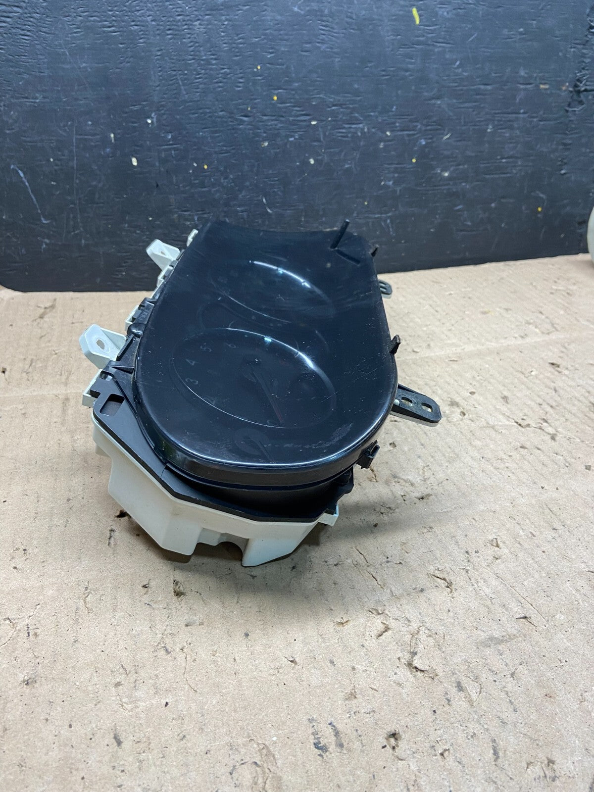 2005 to 2010 Toyota Avalon Cluster Speedometer L1803 PS2