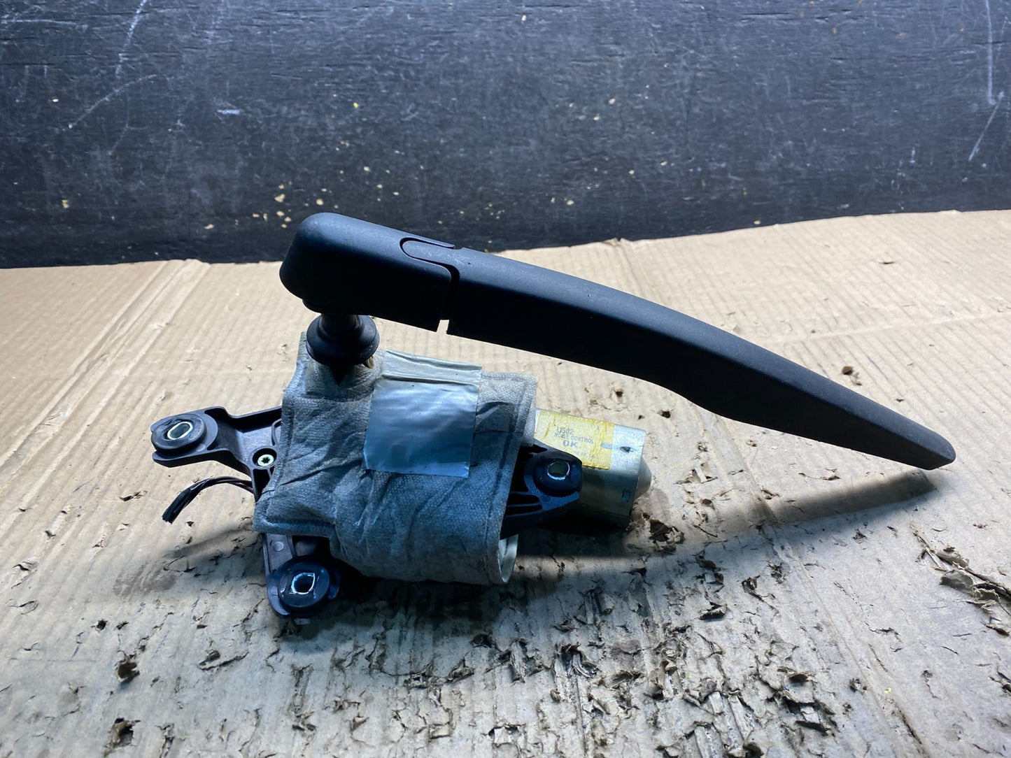2011 to 2019 Ford Explorer Rear Windshield Wiper Motor OEM X3972 DG1