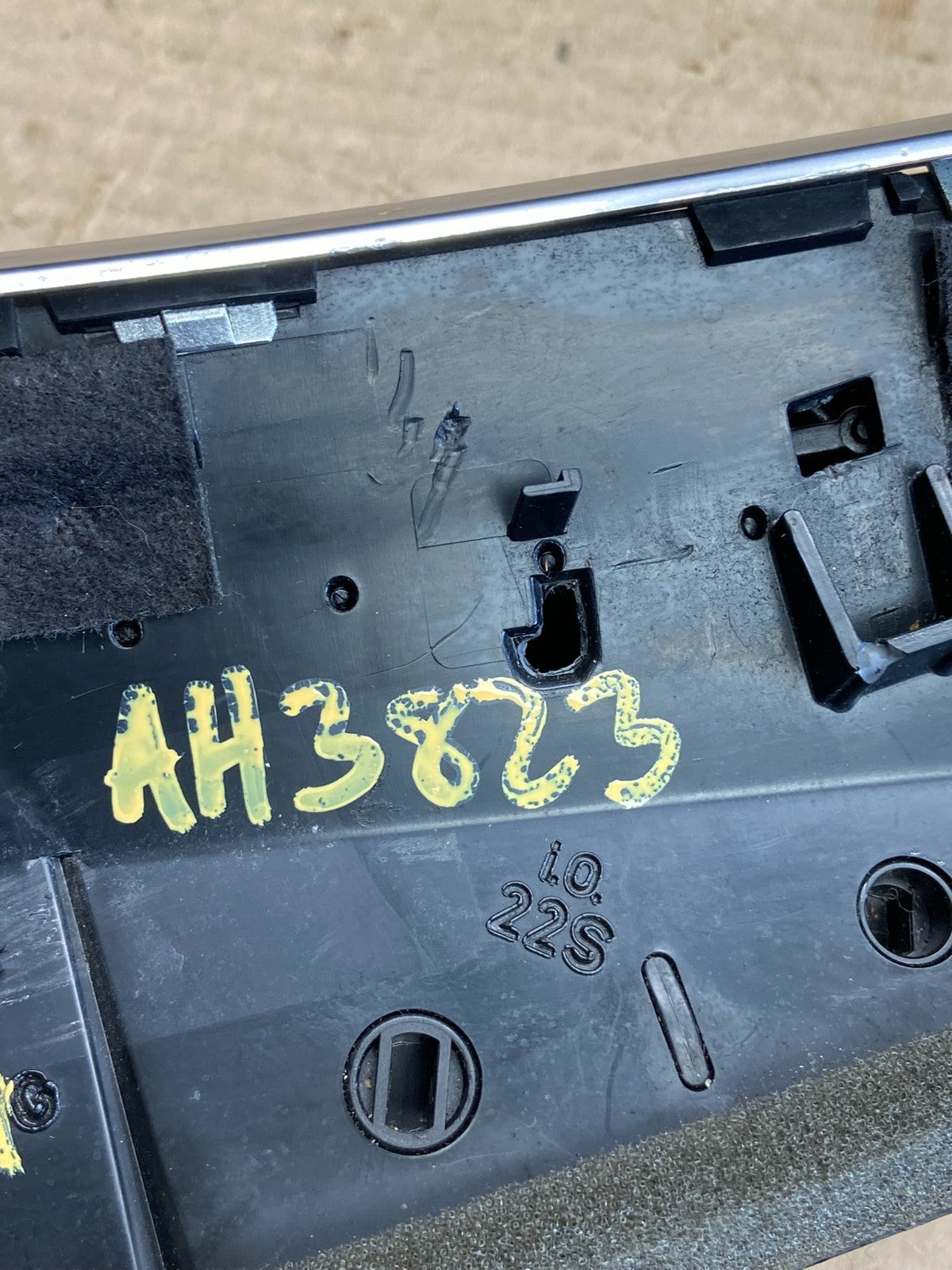 2005 to 2011 Audi A6 Center Dashboard Air Vent AH3823 DG8