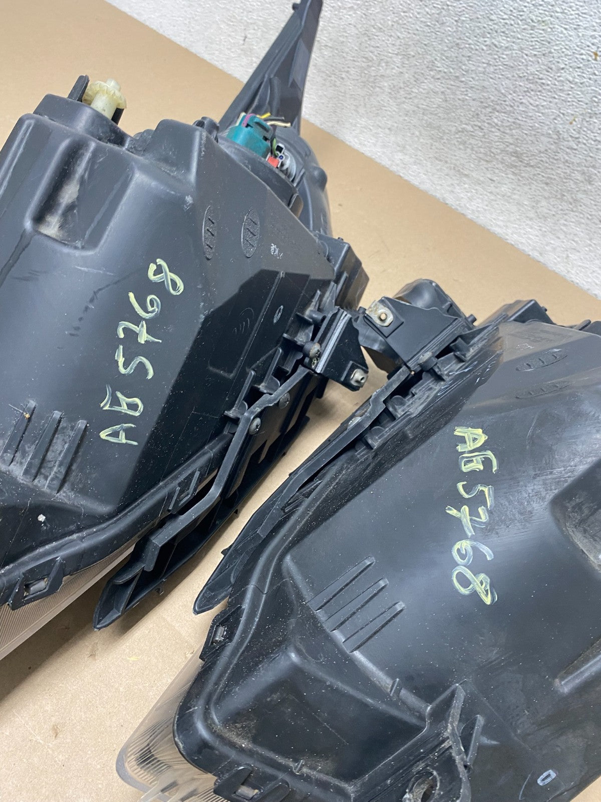 2011 to 2015 Chevrolet Cruze Halogen Left+Right Set Headlights AG5768 DW12