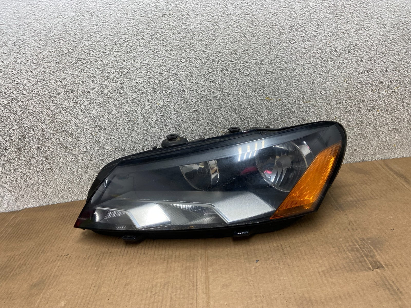 2012-2015 Volkswagen Passat Left Driver LH Side Halogen Headlight OEM AA5293 DW0