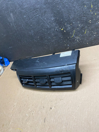2012 2013 2014 Toyota Prius V Center Dash A/C Air Vents With Trim T4517 DG1