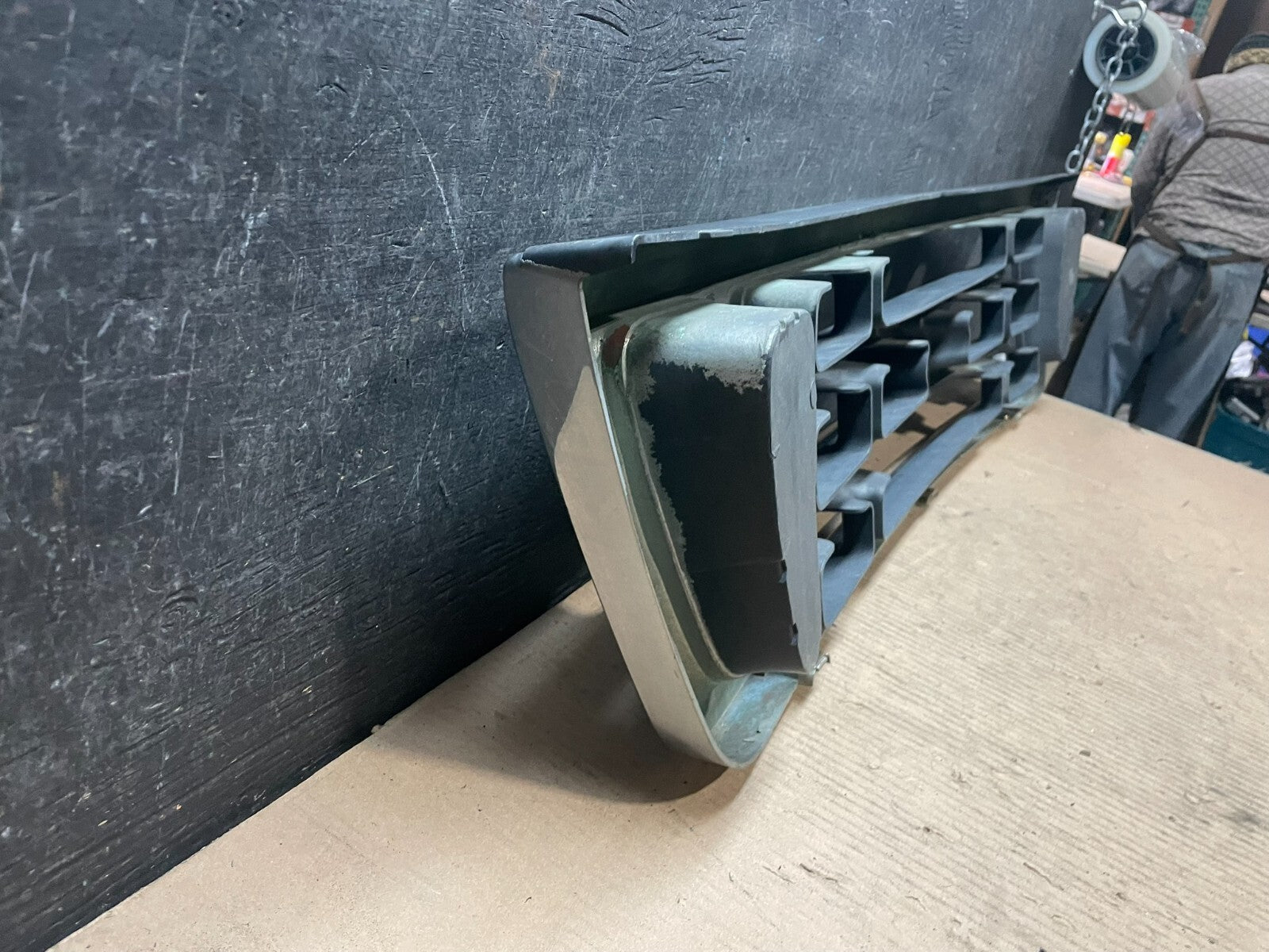 2003 to 2007 Ford Econoline E150 Front Grille Grille J6988 OEM DG8