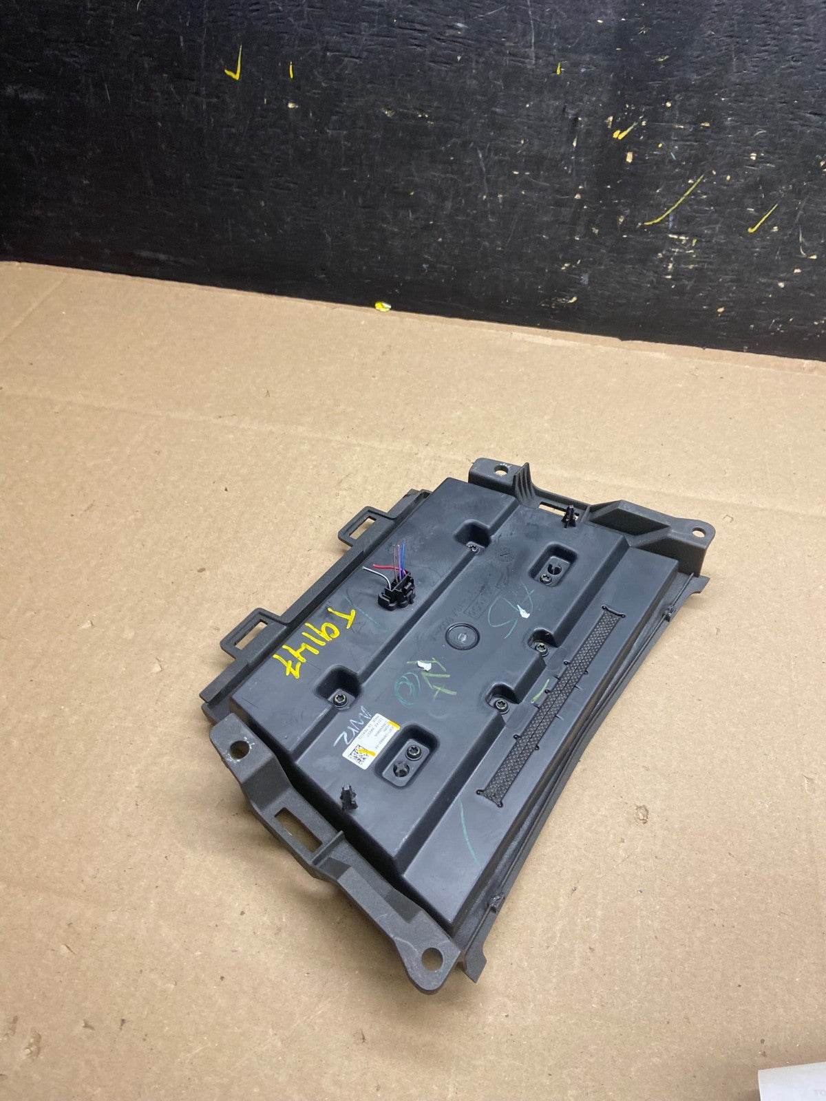 2013 to 2019 Lincoln MKT OEM Radio Dual Climate Control Panel OEM  t9147 DG4