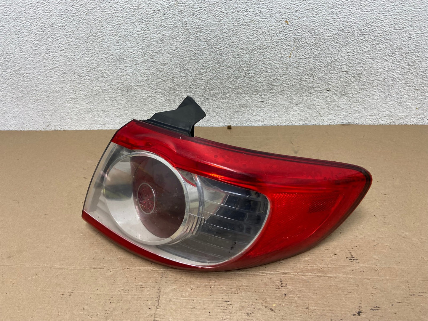 2010 to 2012 Hyundai Santa Fe Right Passenger RH Tail Light AF4761 LK1