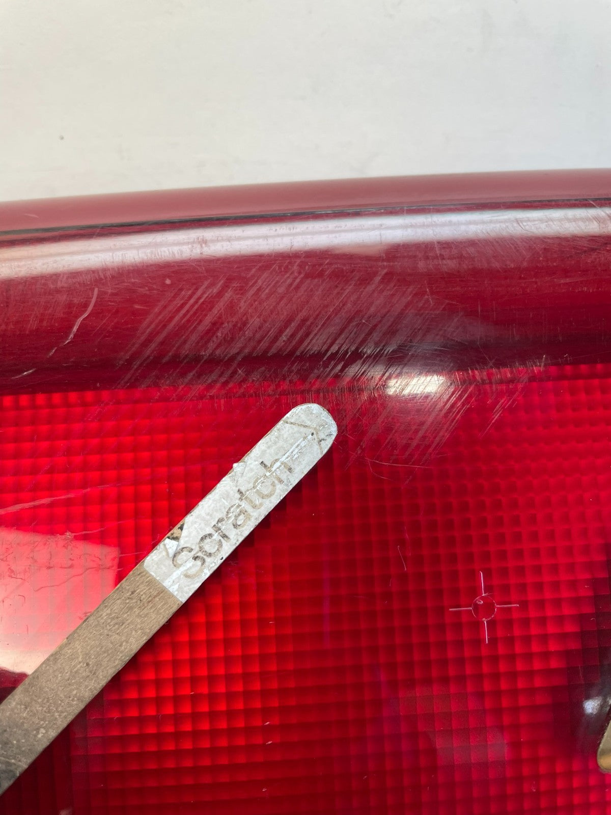 2003 2004 2005 Chevrolet Cavalier Rear Trunk LID Center Tail Light AG0937 DG3