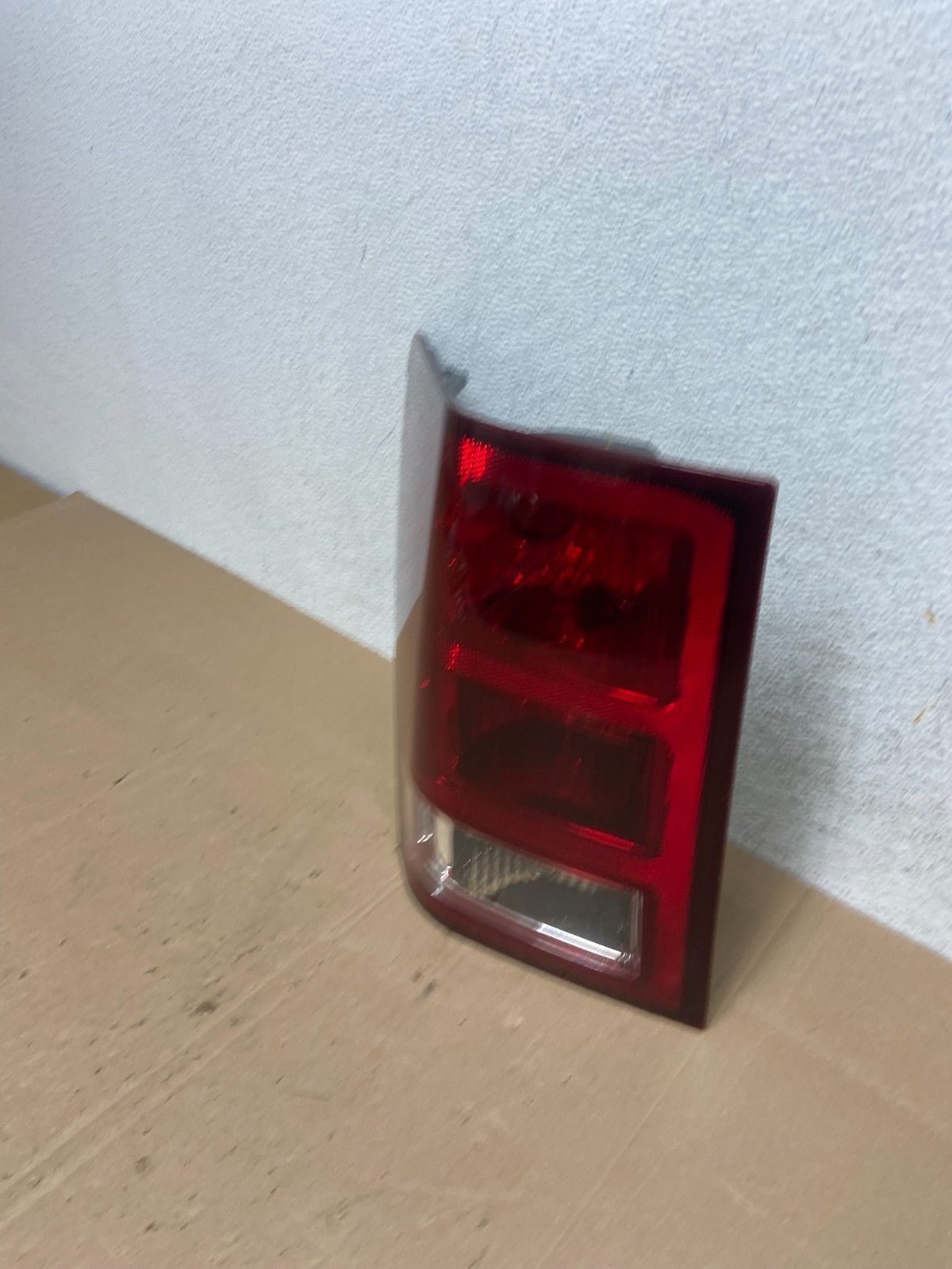 2005 to 2006 Jeep Grand Cherokee Left Driver Side Lh Tail Light AE5961 DW1