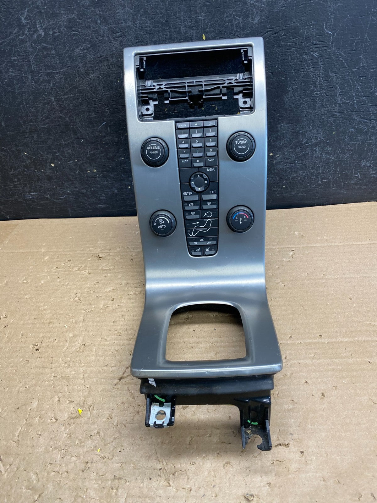 2004 2005 2006 Volvo S40 Radio Climate Control Shifter Panel Bezel AG84550