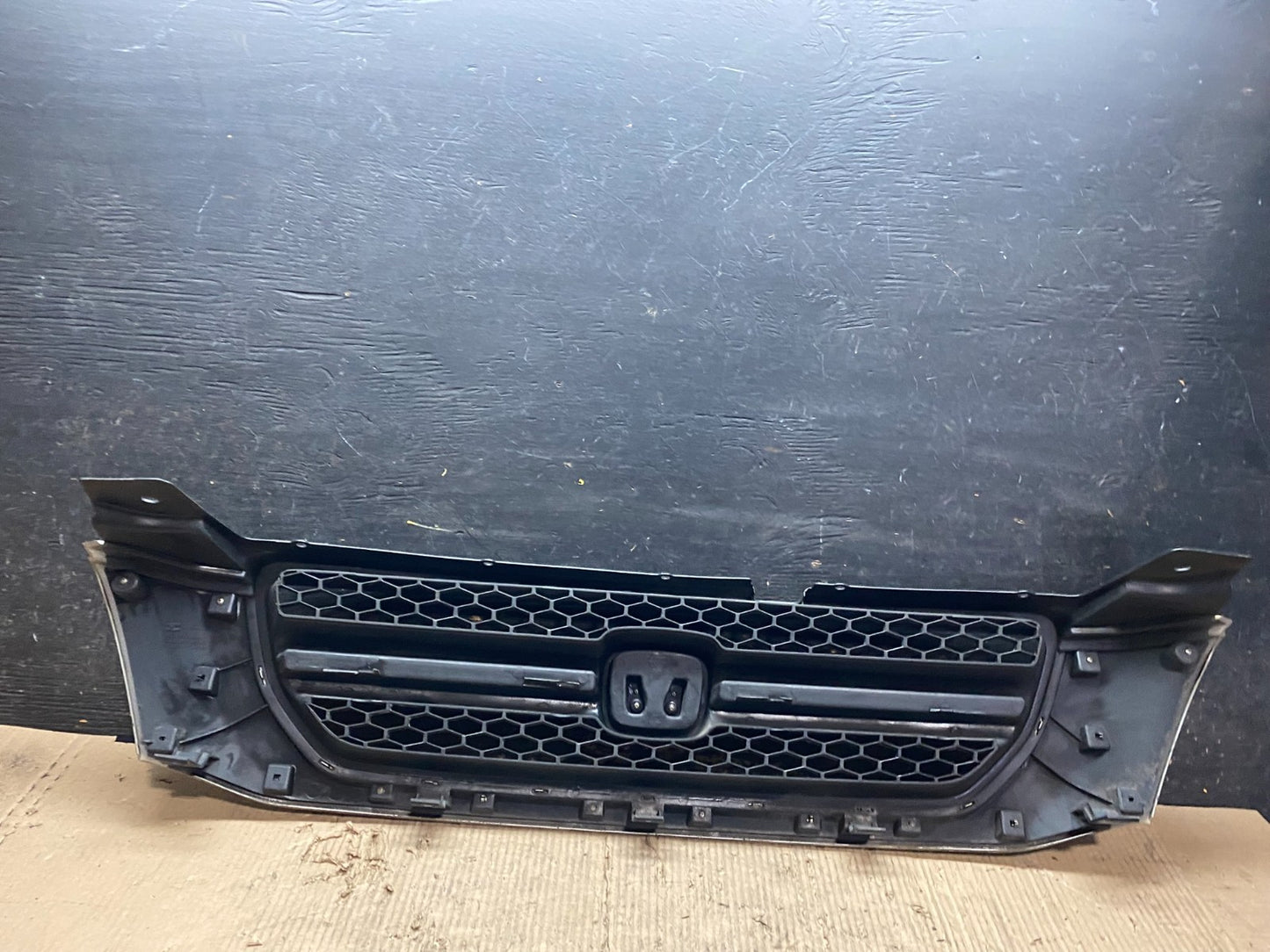 2003 2004 2005 Honda Pilot Front Upper Grill Grille Aftermarket V4319 DG7