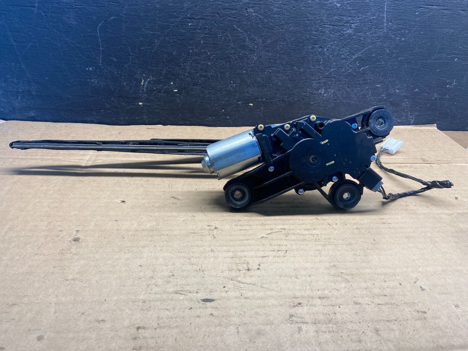 2012 to 2014 Ford Focus Rear Windshield Wiper Motor BV61-17K441-AA ae2514 DG5