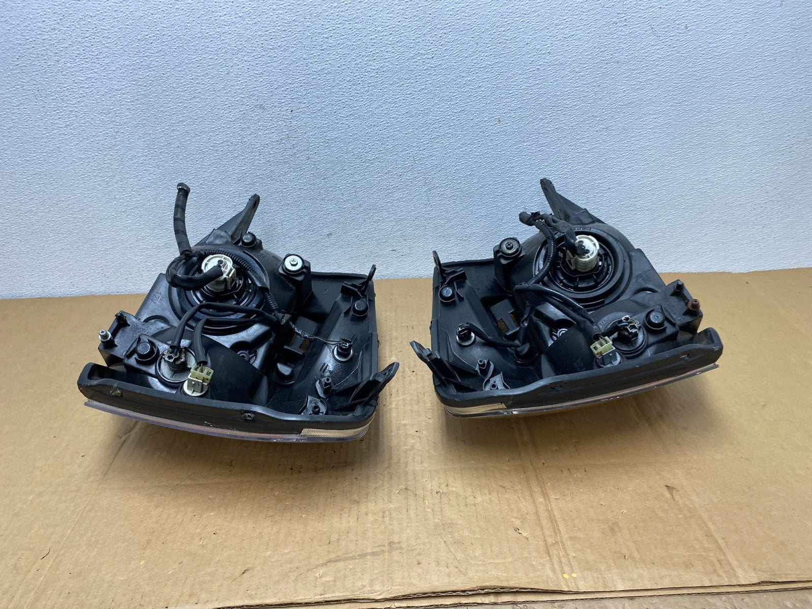 2005 to 2009 Chevrolet Equinox Left+Right Set Halogen Headlights AC7617 DW6