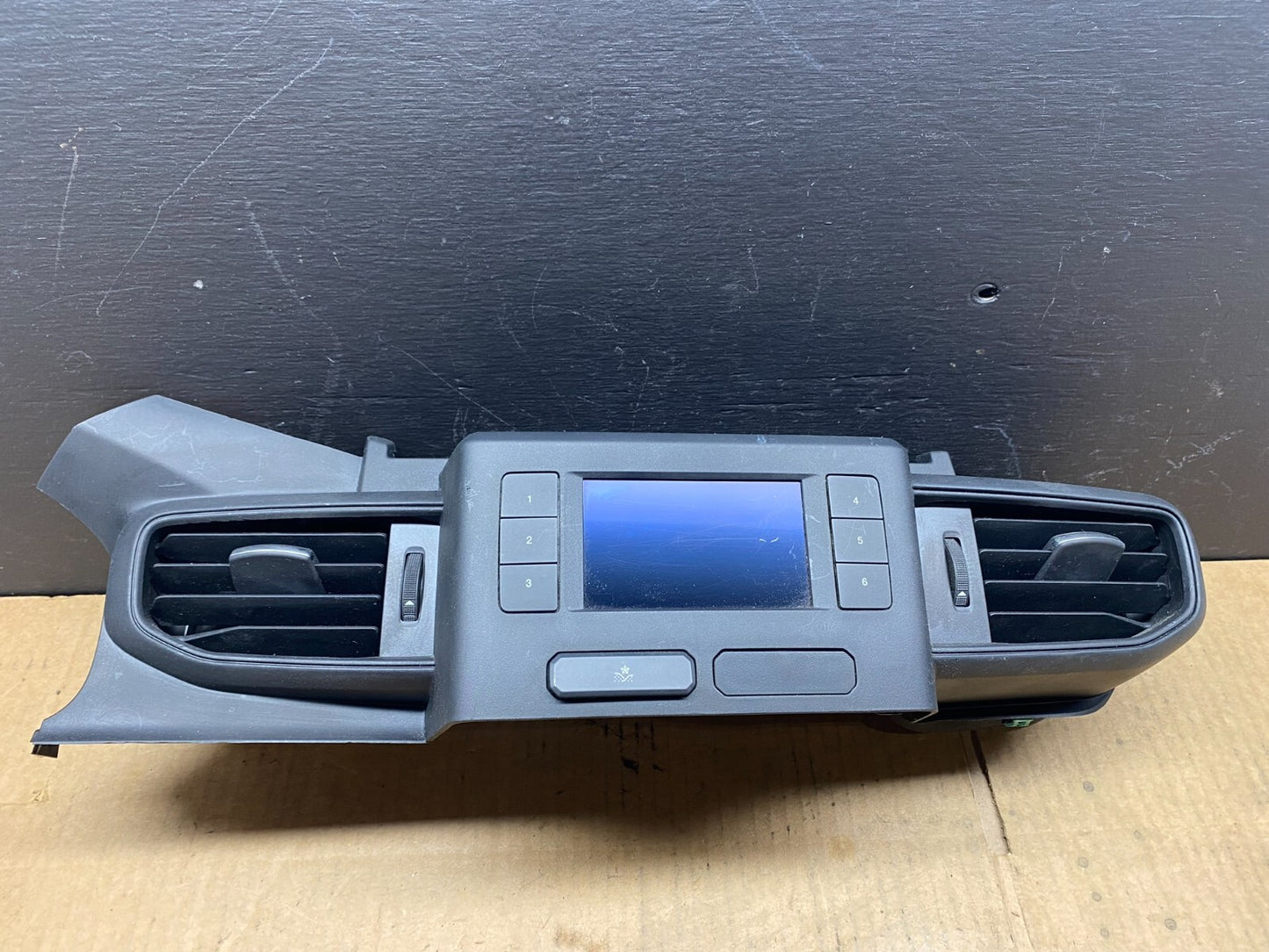 2020 to 2023 Ford  Explorer Console Radio Display Screen Air Vents D2144 PS0