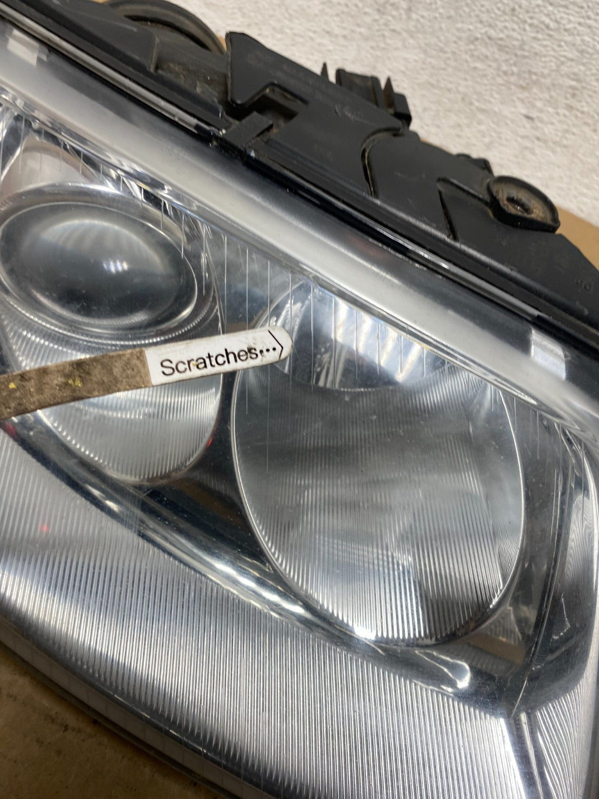 2001-2005 Volkswagen Passat Right RH Halogen Headlight AD4021 DW3