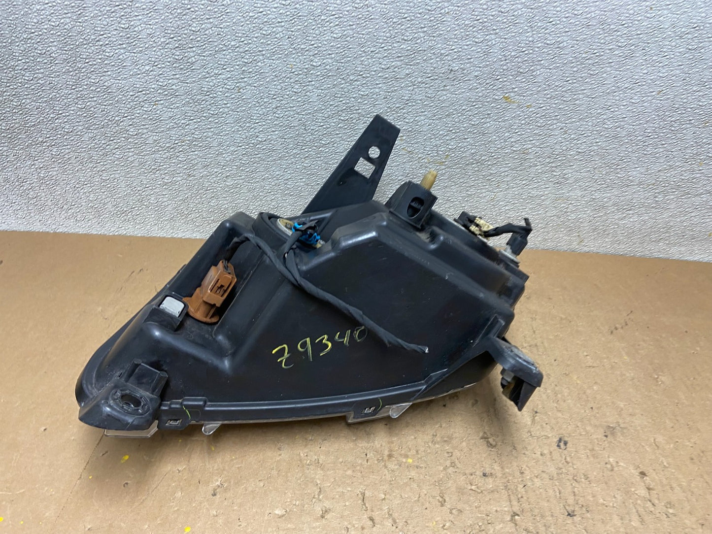2011-2013 Jeep Grand Cherokee Right Passenger Halogen Headlight Z9340 DW7