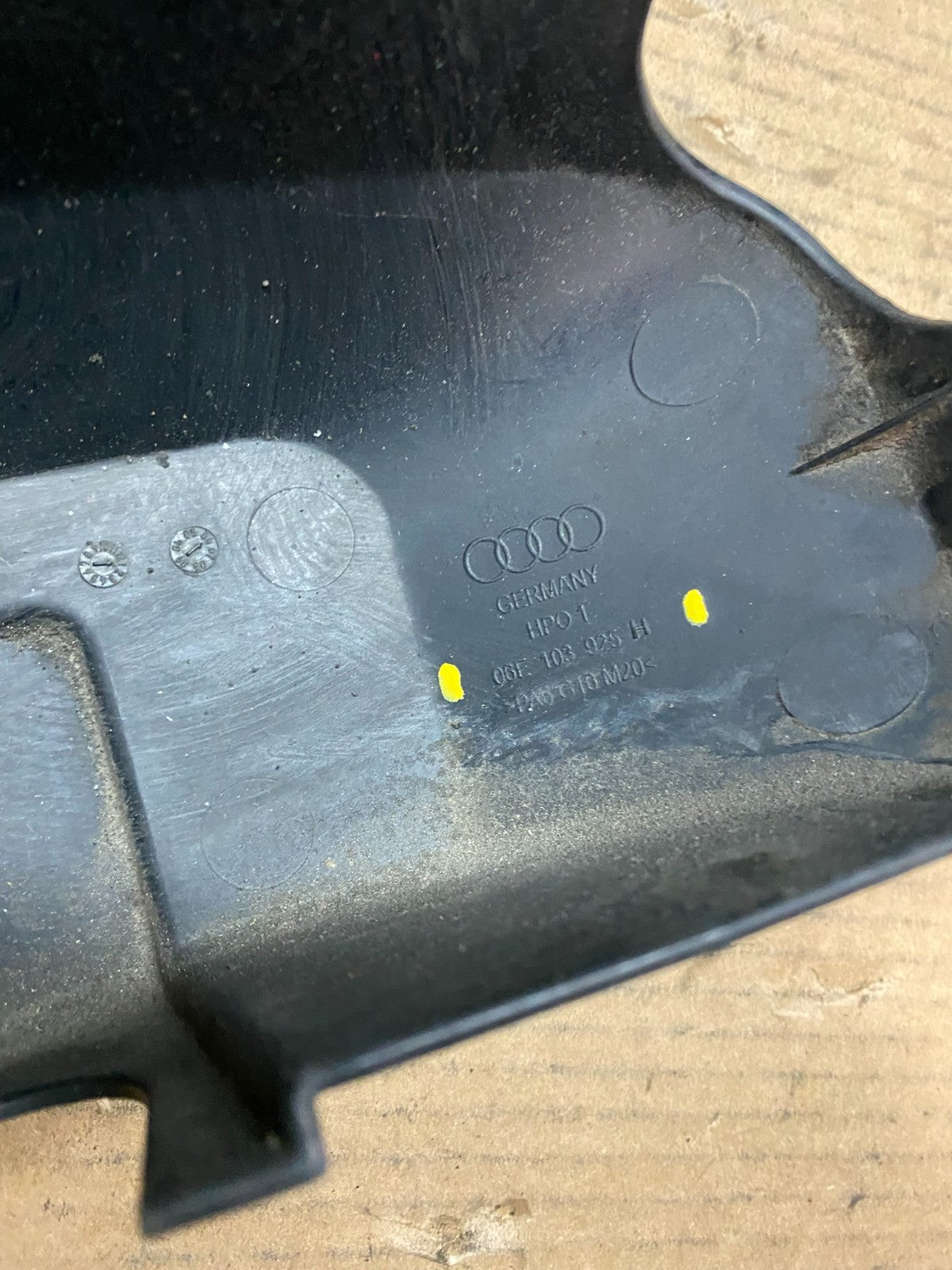 2008 to 2008 Audi  A6 3.2L Engine Motor Cover OEM v7091 DG8