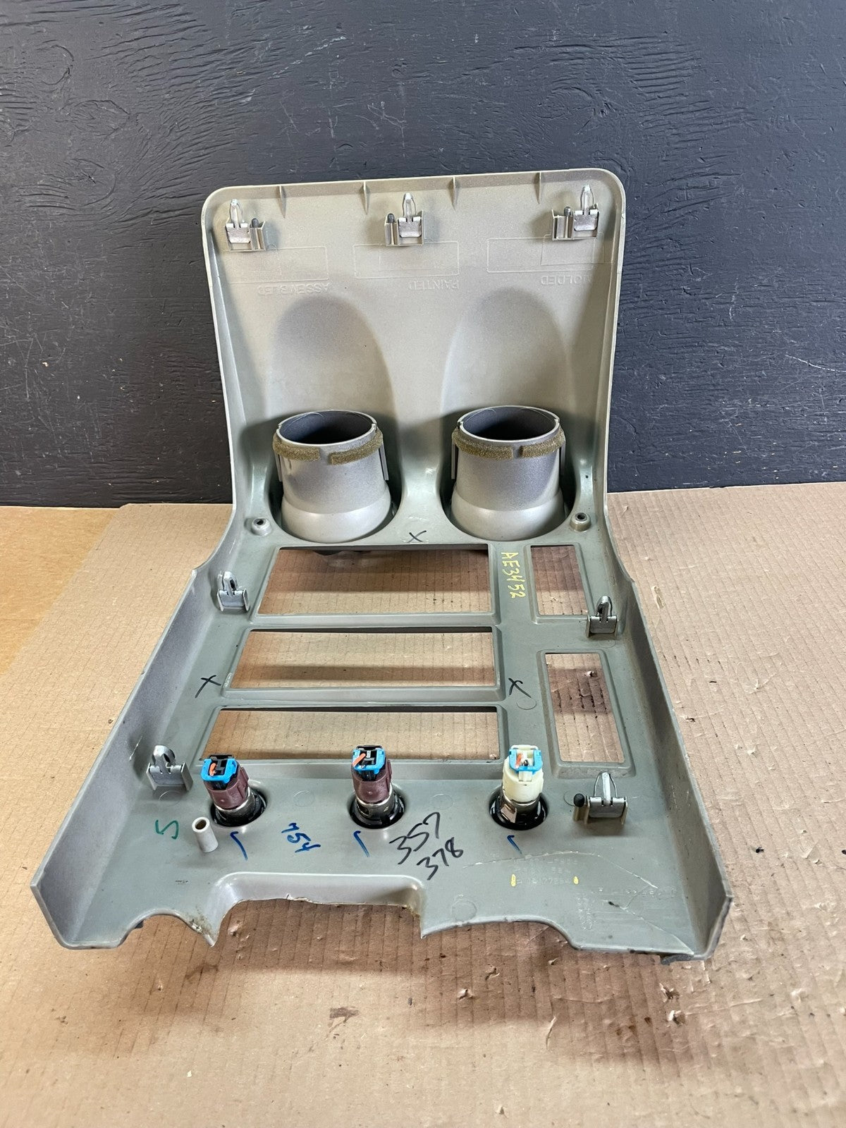 2003 to 2007 Hummer H2 Center Cosnole A/C Climate Control Radio Bezel ae3452 DG7