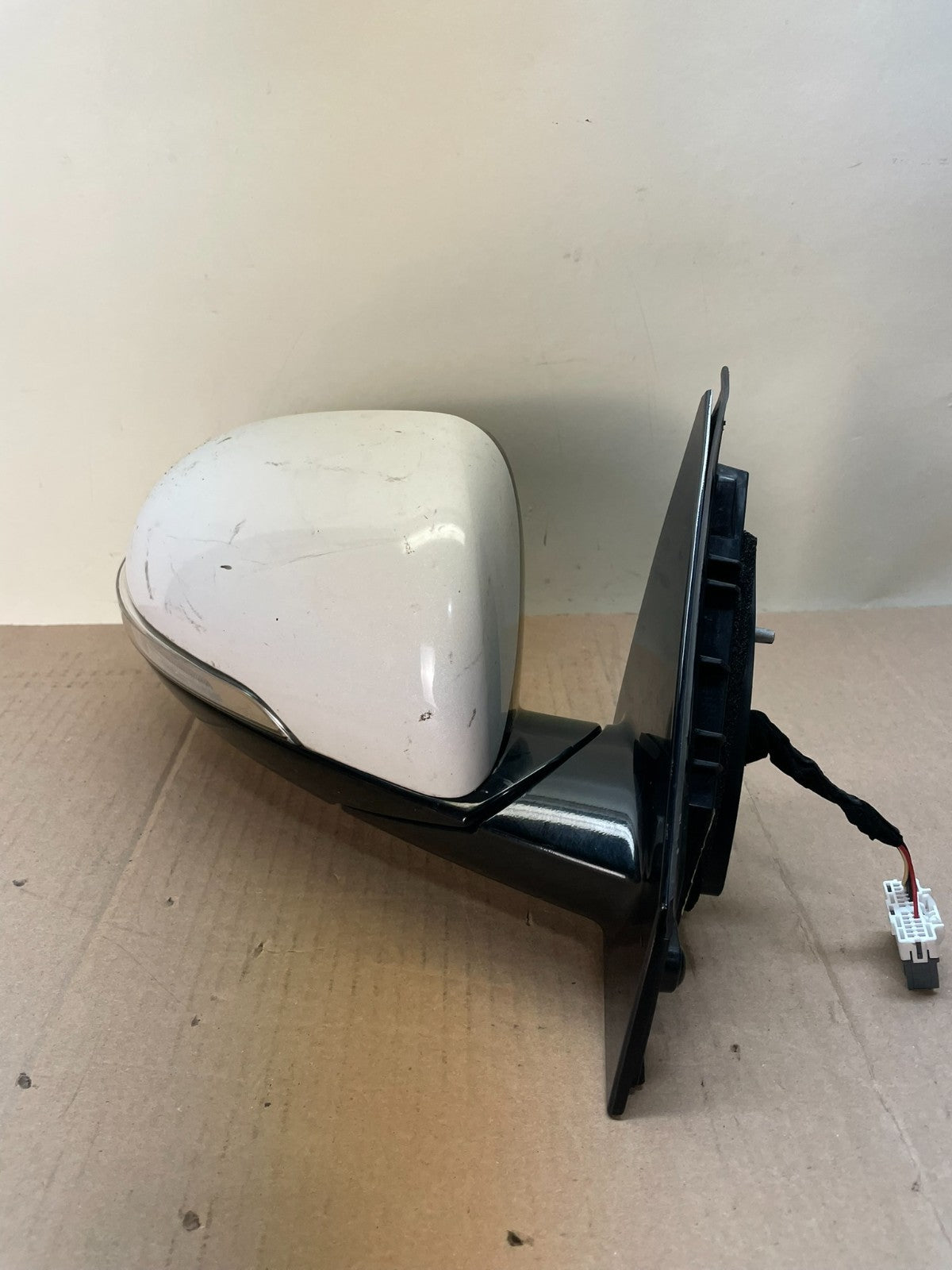 2016 to 2020 Kia Sorento Right Passenger Door Mirror Turn Signal aj0710 DG1