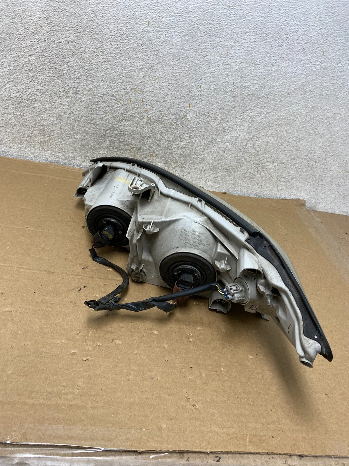 2002 to 2004 Toyota Camry Halogen Headlight Right Passenger Rh AH8251 DW10