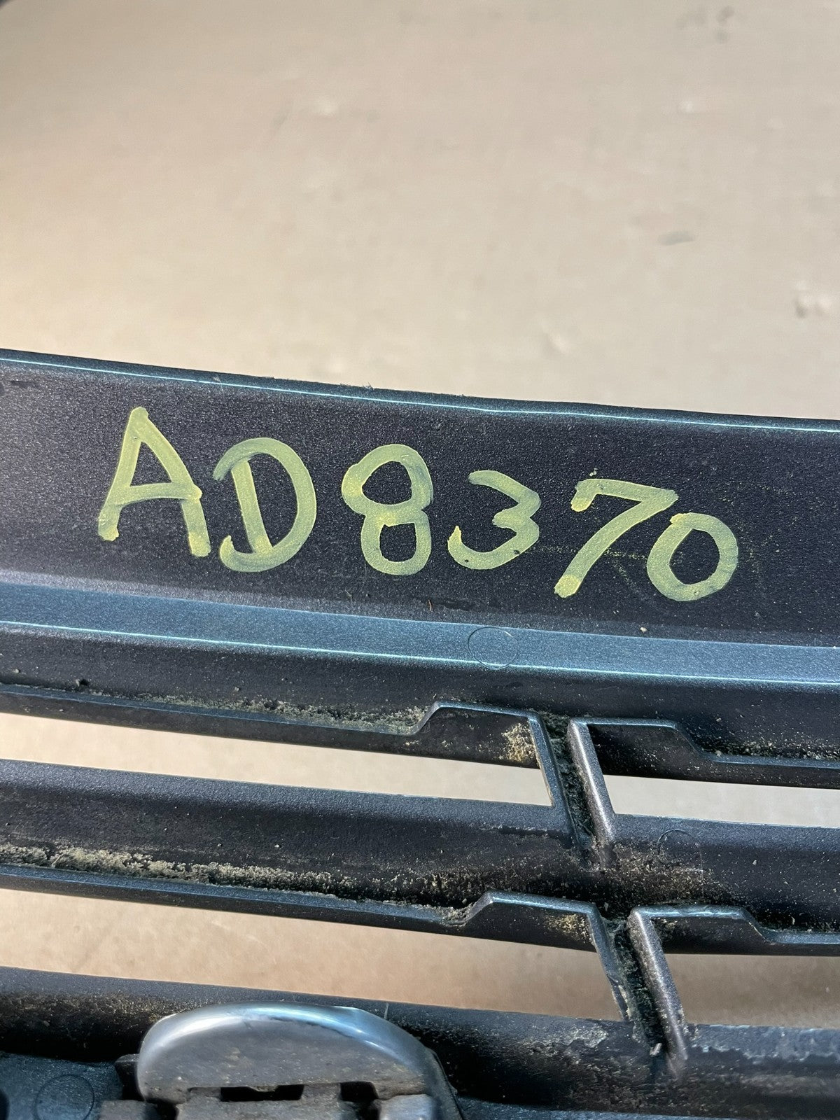 2000 to 2005 Chevrolet Impala Front Upper Grill Grille AD8370 DG5