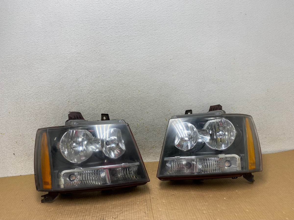 2007 to 2013 Chevrolet Suburban Tahoe Left+Right Set Headlights DEPO AI6632 DW0