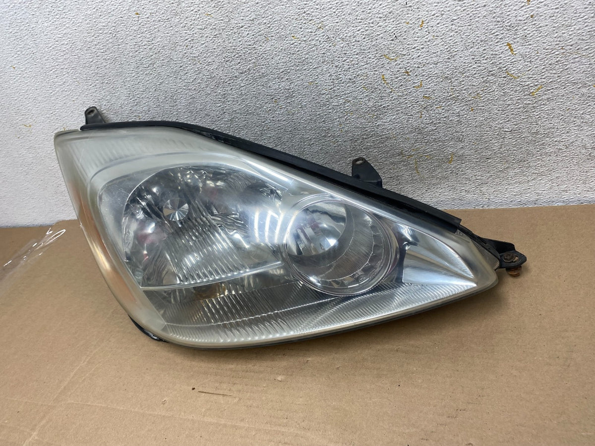 2004-2005 Toyota Sienna Right Passenger Halogen Headlight AH9328 DW1