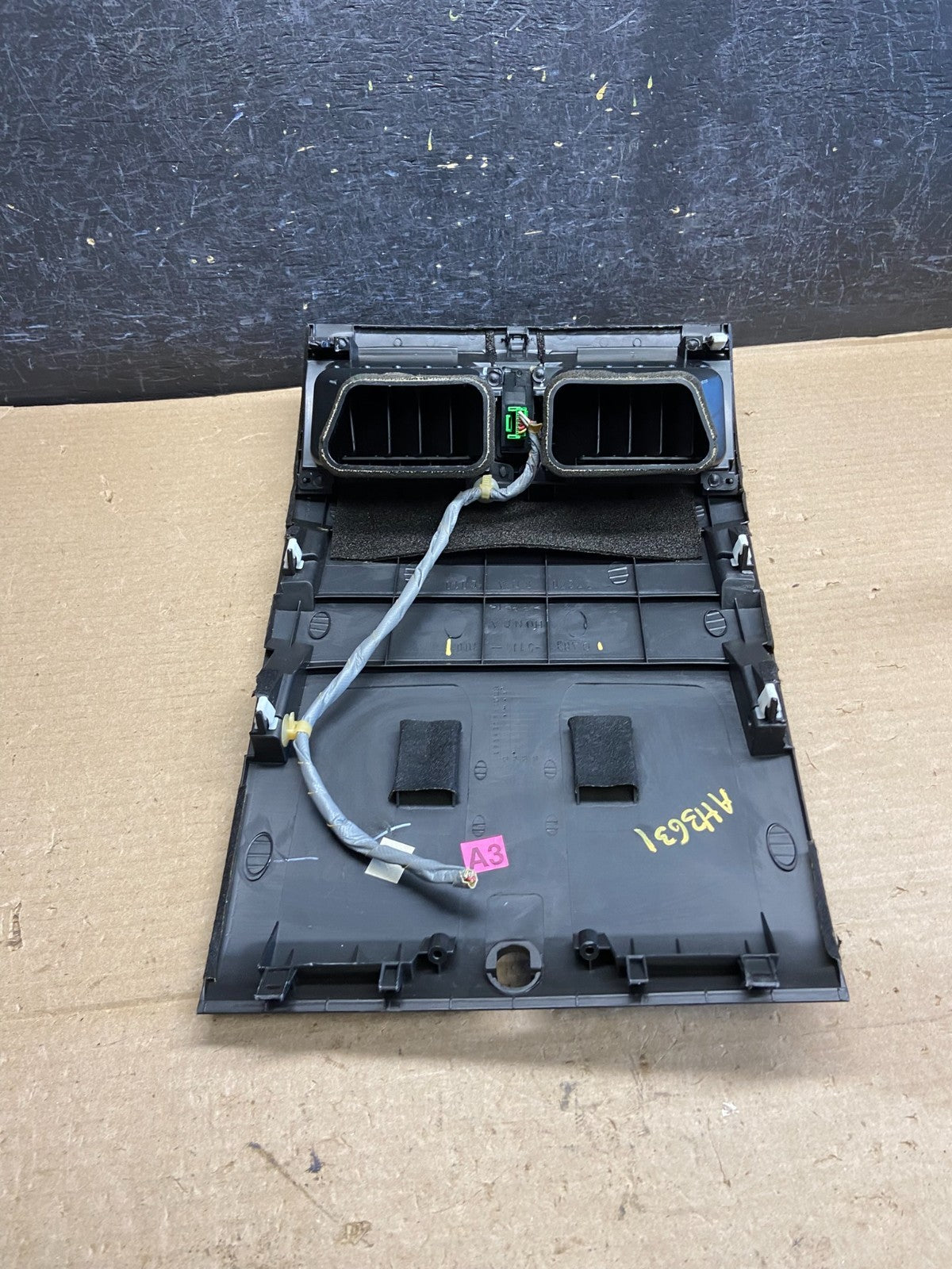 2003 to 2007 Honda Accord Front Center Panel Clock Air Vent AH3631 DG6