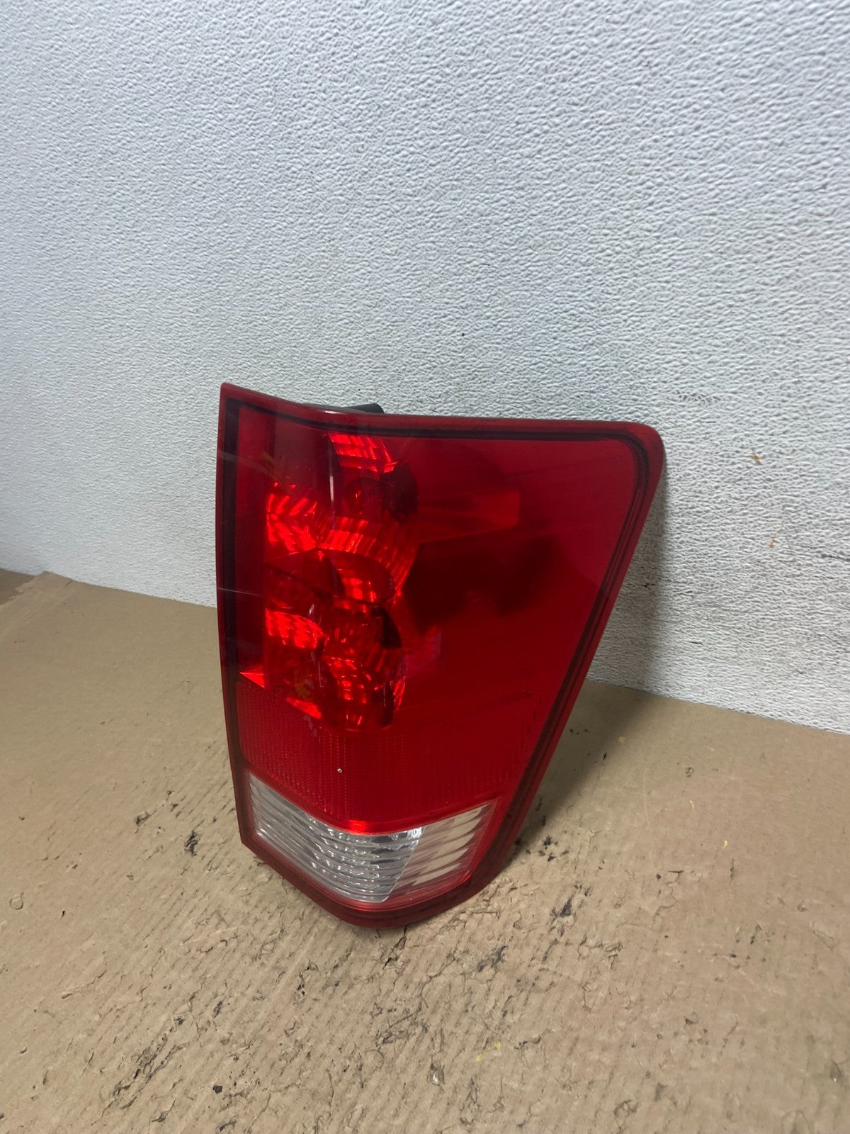 2004 to 2015 Nissan Titan Right Passenger RH Side Tail light AF7140 DW1