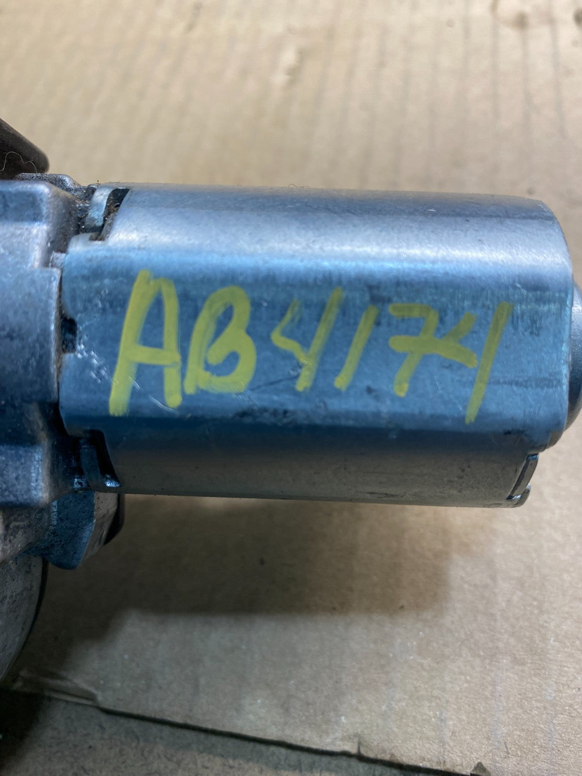 2011 to 2013 Volkswagen Jetta Rear Windshield Wiper Motor OEM ab4174 DG6