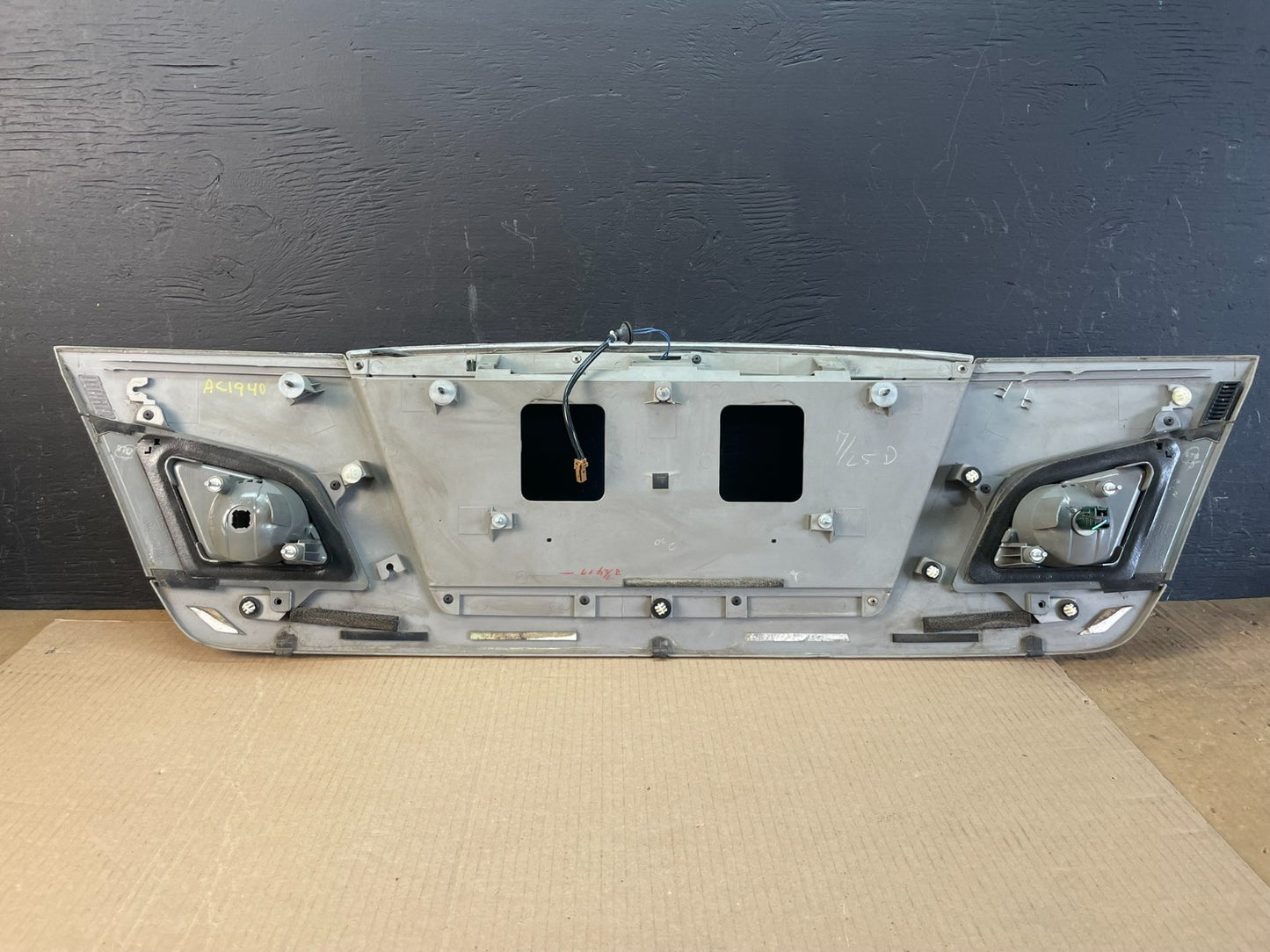 2006 2007 Infiniti M35 Rear Trunk Panel Trim Molding W/ Lights OEM ac1940 DG7