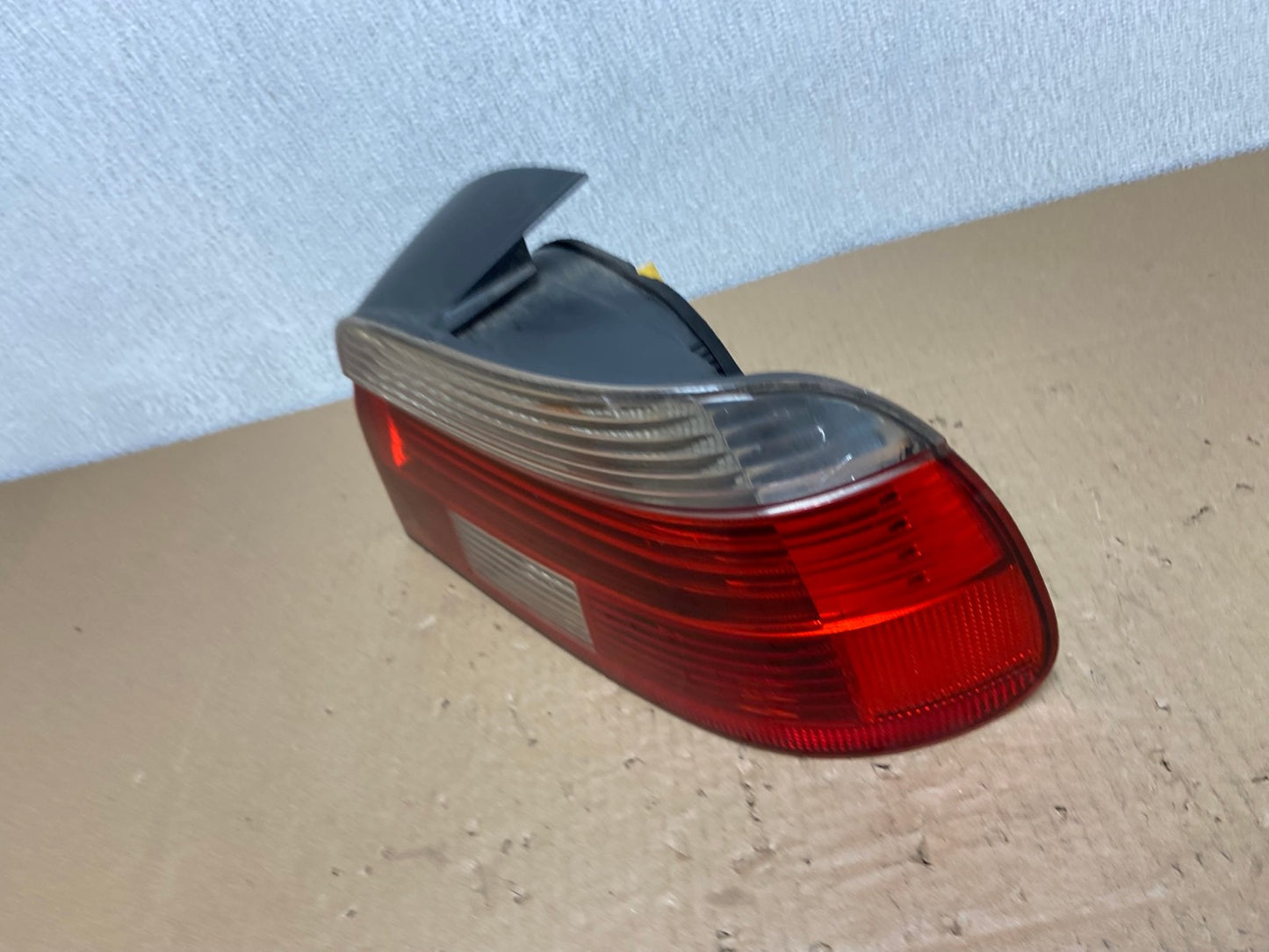 2001- 2003 BMW 5 Series E39 530i Right Passenger Rh Tail Light Oem AB6271 LK1
