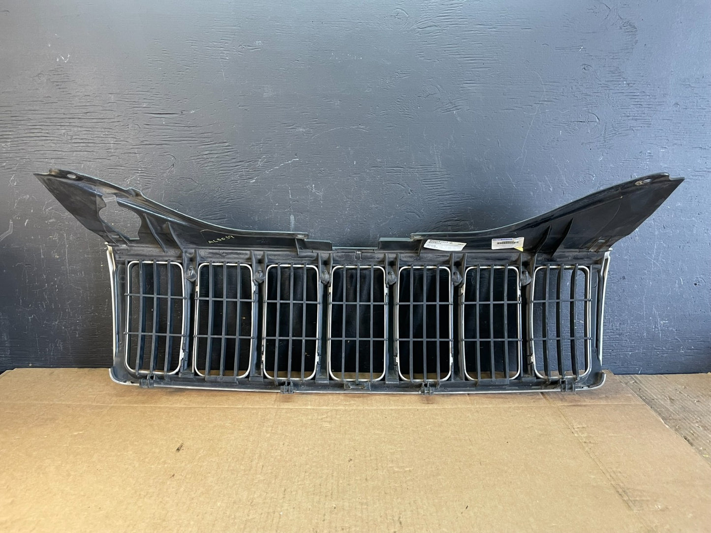2005 to 2007 Jeep Grand Cherokee Front Upper Grill Grille Aftermarket AC5039 DG5