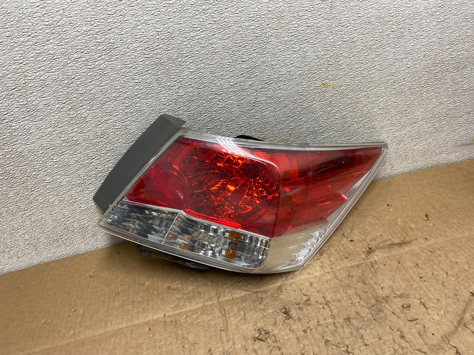 2008 to 2012 Honda Accord Sedan Tail light Right Passenger RH Side Z1130 DW0