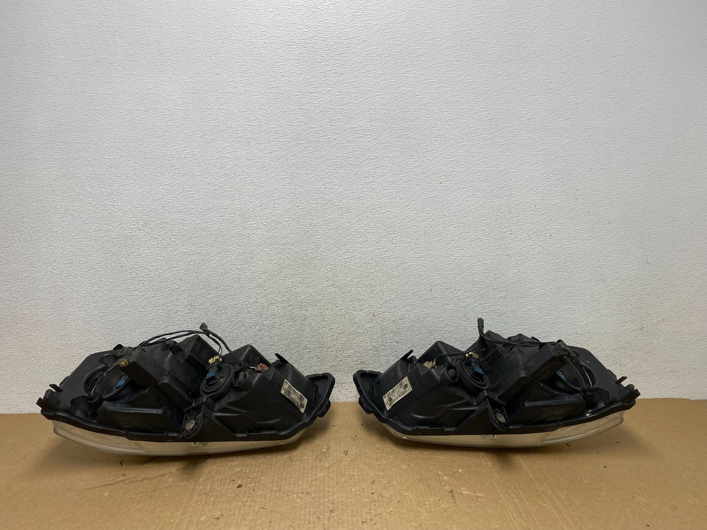 2008 to 2016 Chrysler Town and Country Left+Right Side Headlights AG1109 DW7