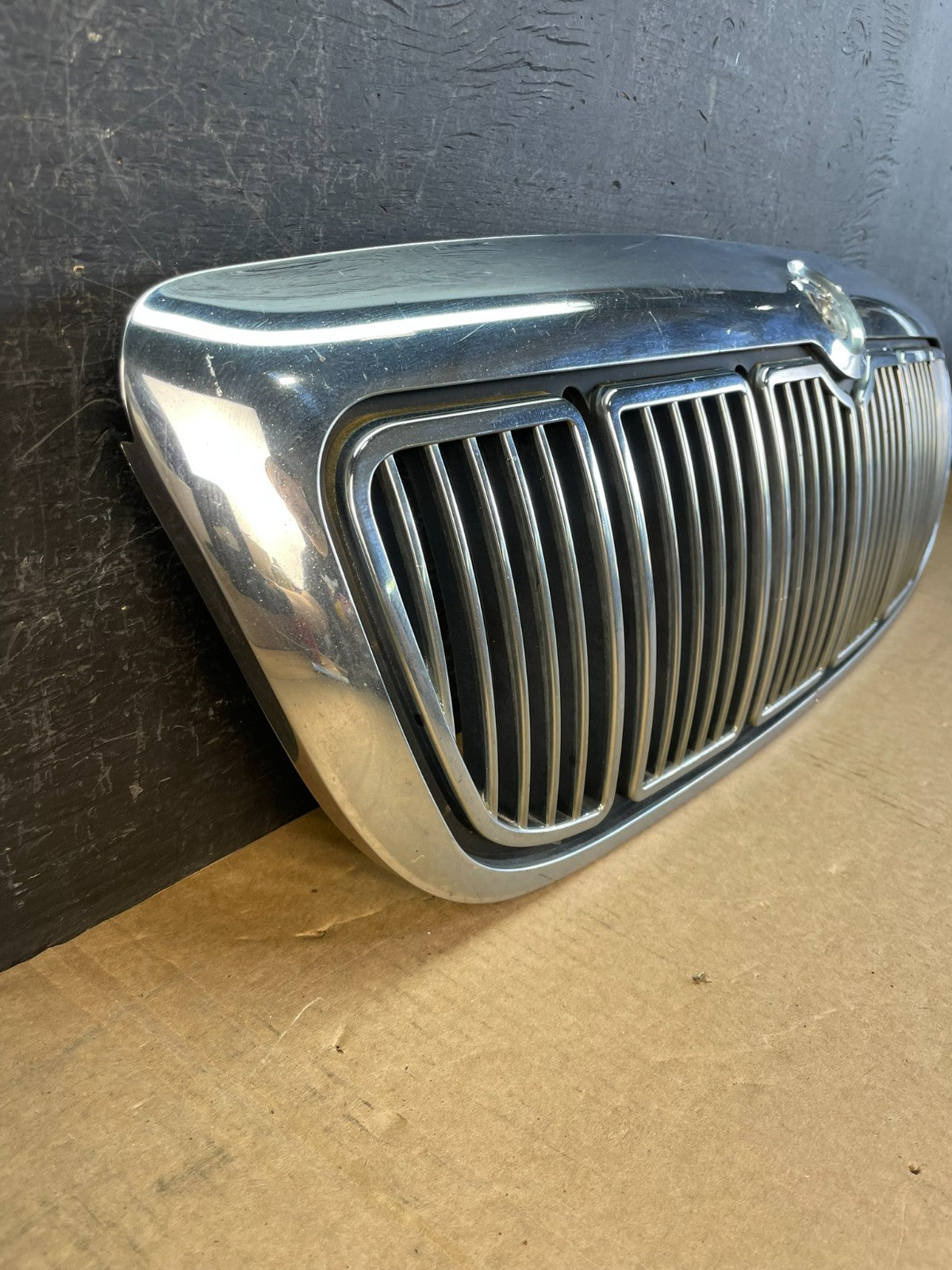 1998 to 2002 Mercury Grand Marquis Front Upper Grill Grille ad0266 DG2
