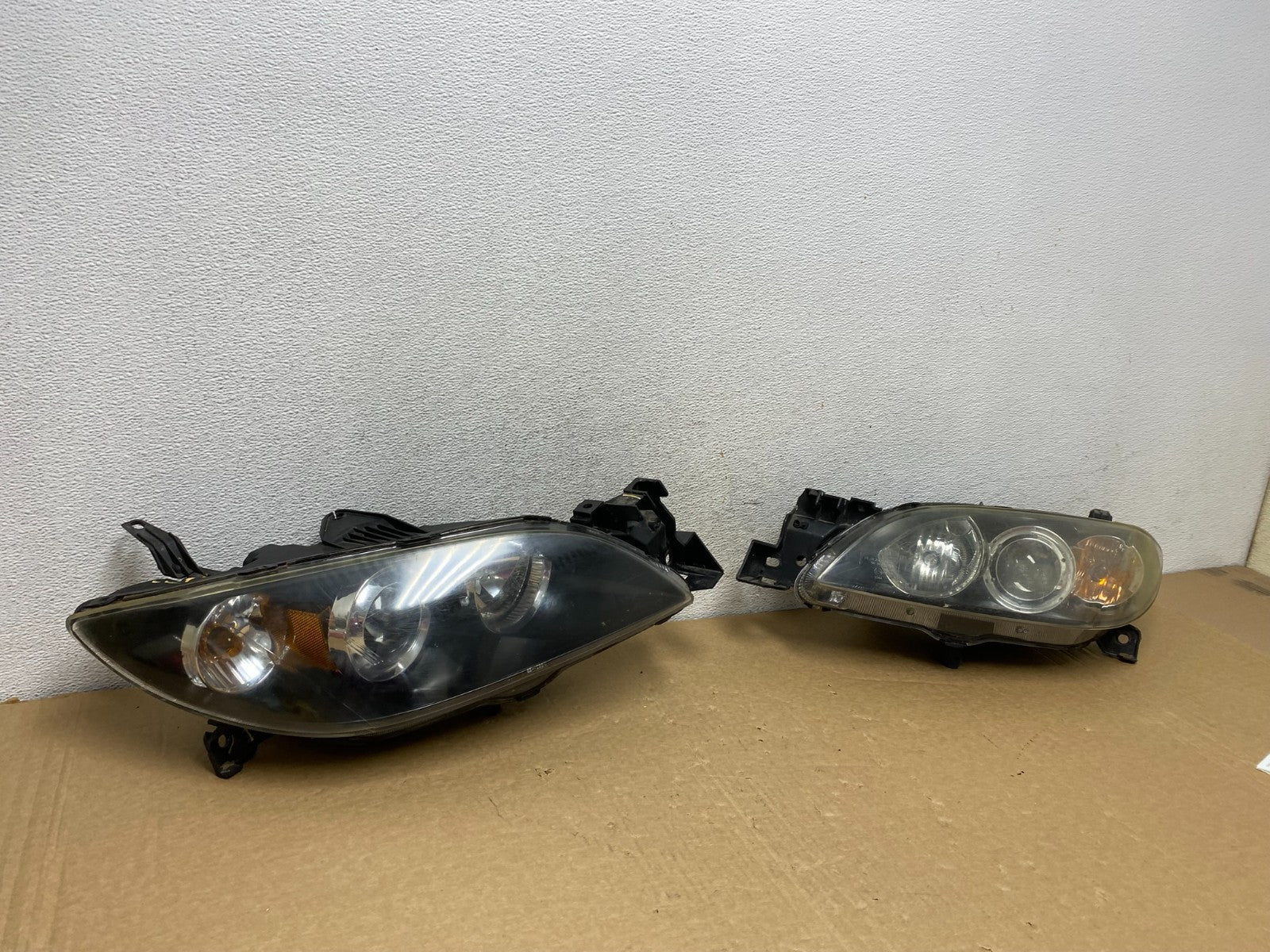 2004 to 2009 Mazda 3 Sedan Left+Right Side Halogen Headlights AF7319 DW2