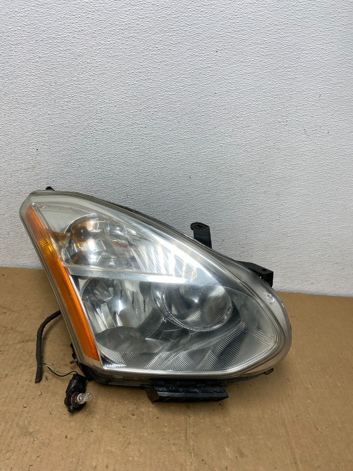 2009-2013 Nissan Rogue Right Passenger Halogen Headlight AC8662 DW0